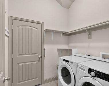 204 Saxon Street - Photo Thumbnail 26