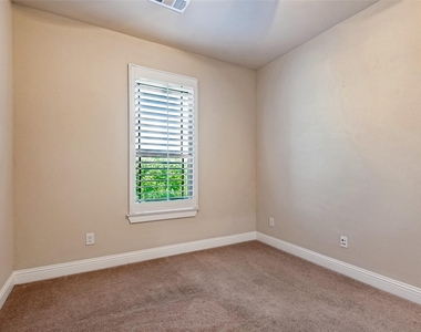 1606 Brook Grove Drive - Photo Thumbnail 8
