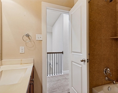 1606 Brook Grove Drive - Photo Thumbnail 9