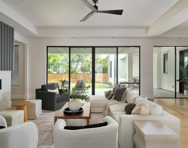 7522 Midbury Drive - Photo Thumbnail 15