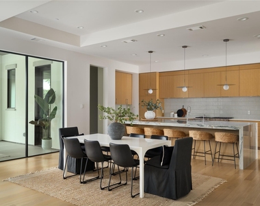 7522 Midbury Drive - Photo Thumbnail 8