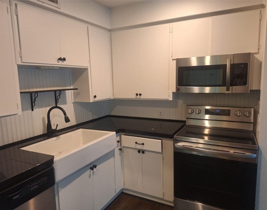 6131 Bandera Avenue - Photo Thumbnail 12