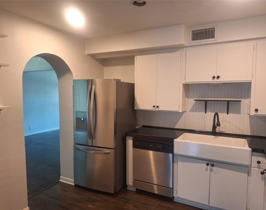6131 Bandera Avenue - Photo Thumbnail 10