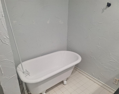 6131 Bandera Avenue - Photo Thumbnail 24