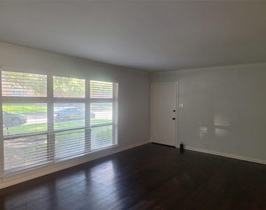 6131 Bandera Avenue - Photo Thumbnail 7
