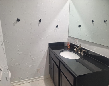6131 Bandera Avenue - Photo Thumbnail 25