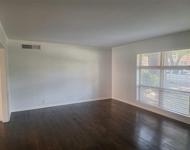 6131 Bandera Avenue - Photo Thumbnail 5