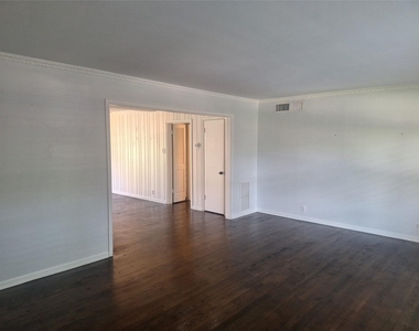 6131 Bandera Avenue - Photo Thumbnail 6