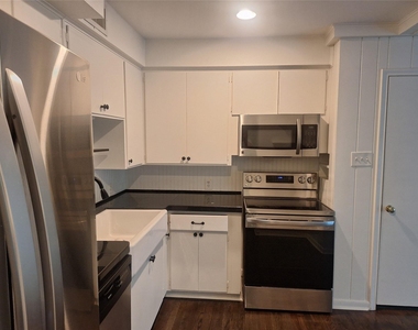6131 Bandera Avenue - Photo Thumbnail 11