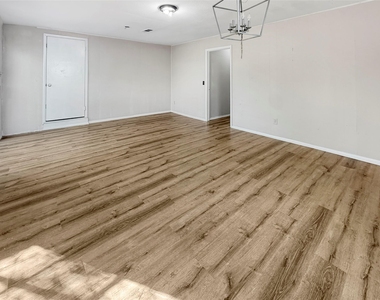 1009 E 11th Street - Photo Thumbnail 13