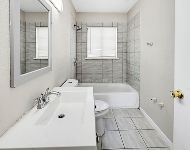 1009 E 11th Street - Photo Thumbnail 11