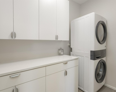 4703 Munger Avenue - Photo Thumbnail 20
