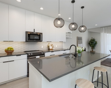 4703 Munger Avenue - Photo Thumbnail 6