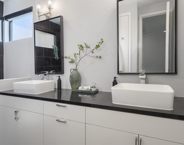 4703 Munger Avenue - Photo Thumbnail 18