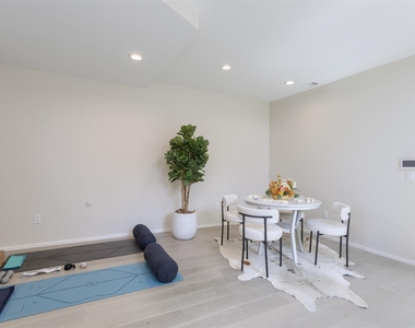 4703 Munger Avenue - Photo Thumbnail 26