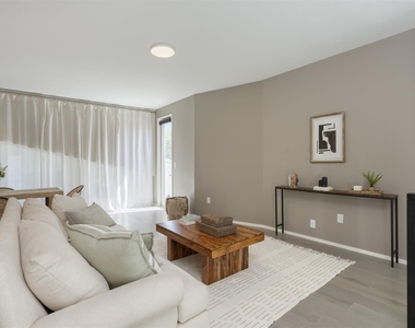 4703 Munger Avenue - Photo Thumbnail 3