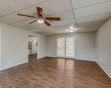 3301 Greenbrier Terrace - Photo Thumbnail 4