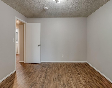 3301 Greenbrier Terrace - Photo Thumbnail 6