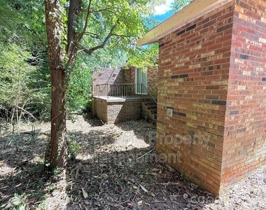 561 Blendwood Drive - Photo Thumbnail 8
