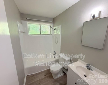 561 Blendwood Drive - Photo Thumbnail 5