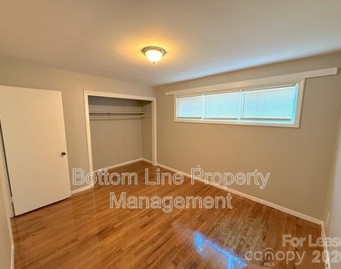 561 Blendwood Drive - Photo Thumbnail 6