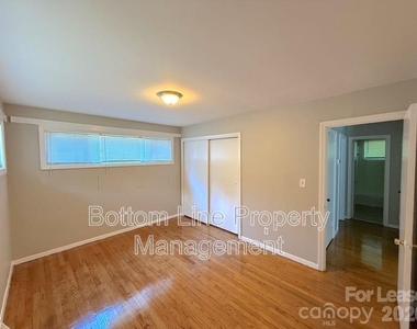 561 Blendwood Drive - Photo Thumbnail 7