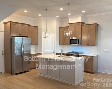 5915 Ardrey Kell Road - Photo Thumbnail 6