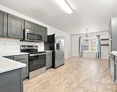 109 Whitby Drive - Photo Thumbnail 5