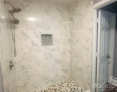 3039 Buckleigh Street - Photo Thumbnail 4