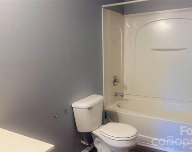 3039 Buckleigh Street - Photo Thumbnail 12