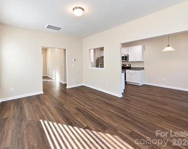 914 Battleground Avenue - Photo Thumbnail 10