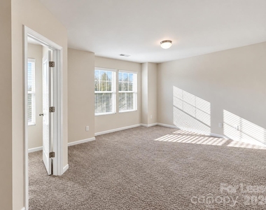 914 Battleground Avenue - Photo Thumbnail 19