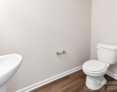 914 Battleground Avenue - Photo Thumbnail 11