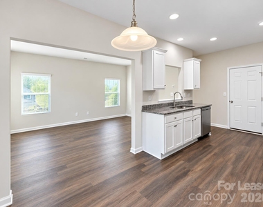 914 Battleground Avenue - Photo Thumbnail 7