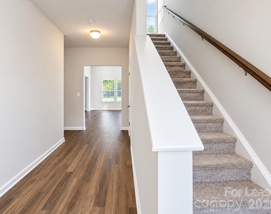 914 Battleground Avenue - Photo Thumbnail 13