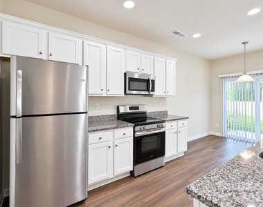 914 Battleground Avenue - Photo Thumbnail 5
