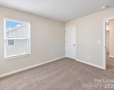 914 Battleground Avenue - Photo Thumbnail 27