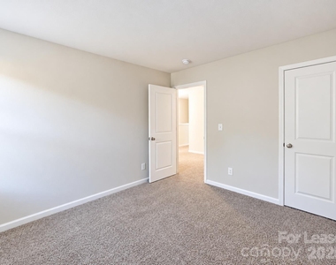 914 Battleground Avenue - Photo Thumbnail 22