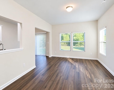 914 Battleground Avenue - Photo Thumbnail 8