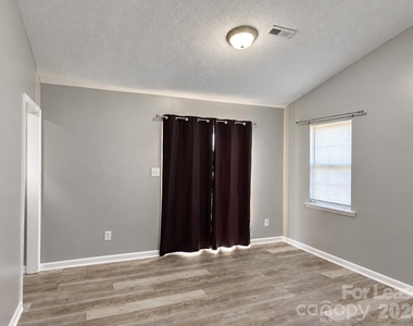1302 Eagles Landing Drive - Photo Thumbnail 7
