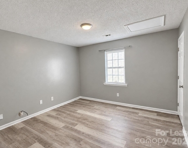 1302 Eagles Landing Drive - Photo Thumbnail 9