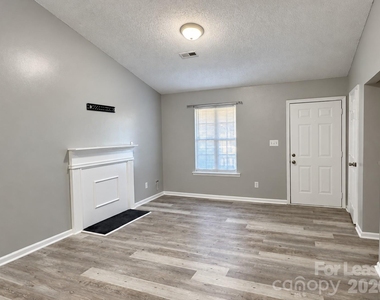 1302 Eagles Landing Drive - Photo Thumbnail 6