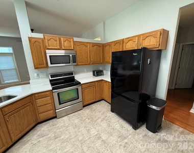 8821 Oakham Street - Photo Thumbnail 12