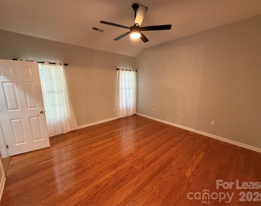 8821 Oakham Street - Photo Thumbnail 7
