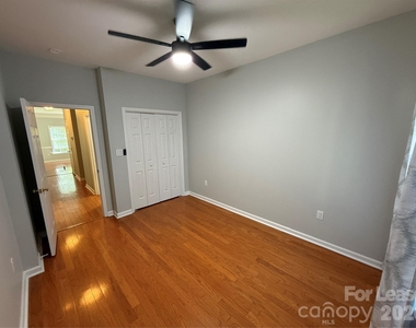 8821 Oakham Street - Photo Thumbnail 3