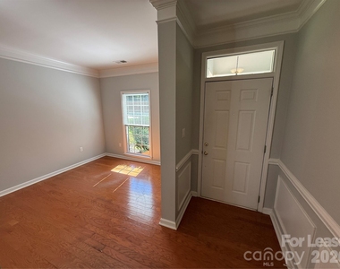 8821 Oakham Street - Photo Thumbnail 11