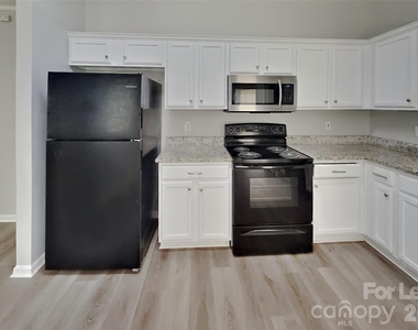 6902 Kentucky Derby Drive - Photo Thumbnail 2