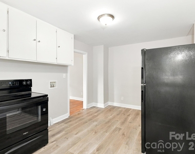 300 Jones Street - Photo Thumbnail 2