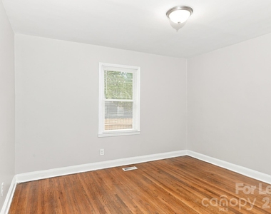 300 Jones Street - Photo Thumbnail 5