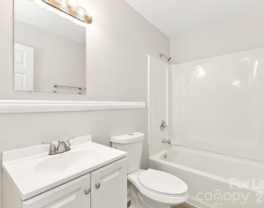 300 Jones Street - Photo Thumbnail 3